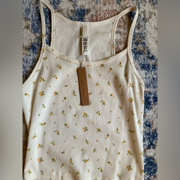 SKIMS Cream Tank Top and Shorts Set with Floral Print - Picture 4 of 5